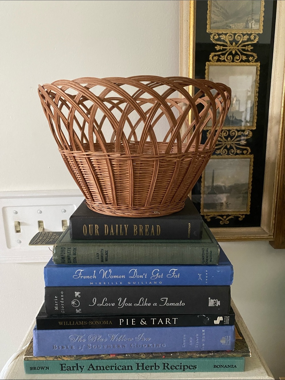 LIKE NEW Vintage Handwoven Round Wicker Basket